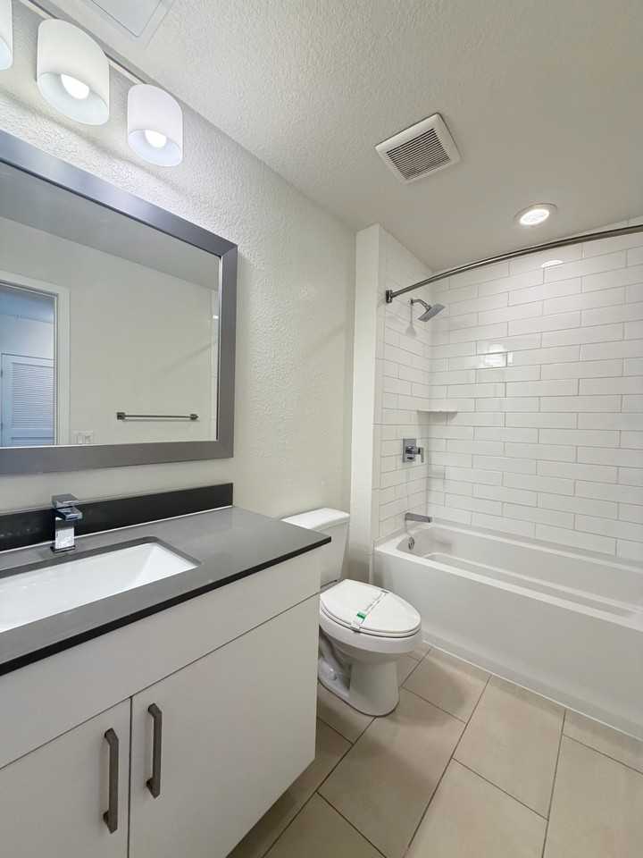 337 Northeast 26th Terrace #S2 - Photo 5 of 7