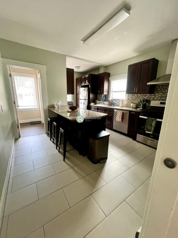 97 Winthrop St - Photo 4 of 25