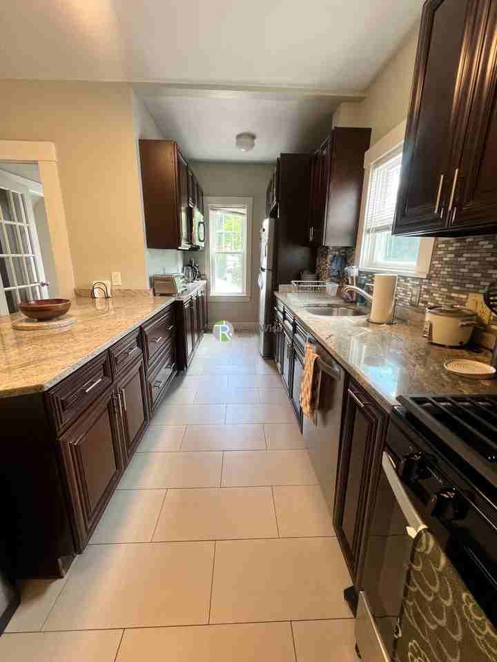 97 Winthrop St - Photo 3 of 25