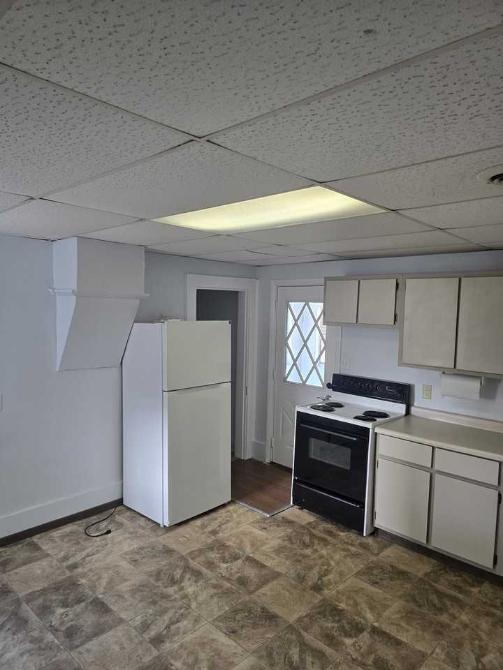 127 W Spruce St #1 - Photo 6 of 10
