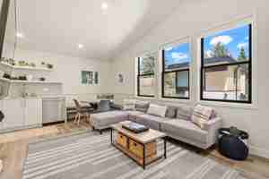 featured image of 220 W Main St #210