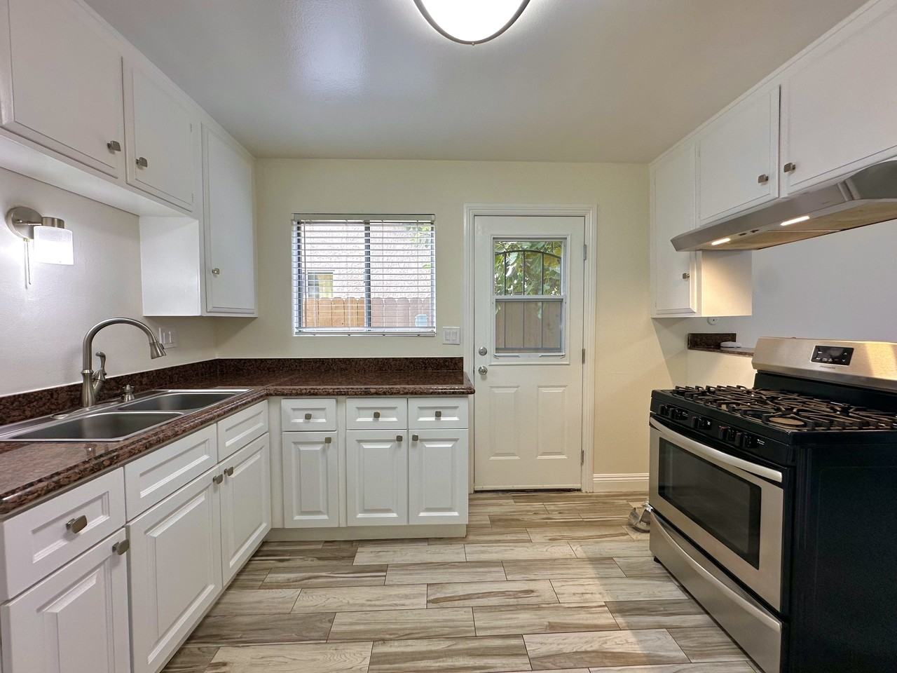 25530 1/2 Oak Street - Photo 4 of 16