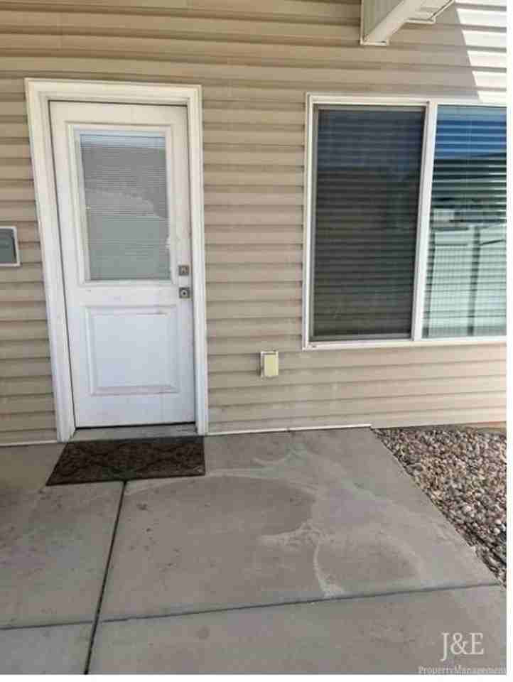 3032 N 225 E - Photo 3 of 14