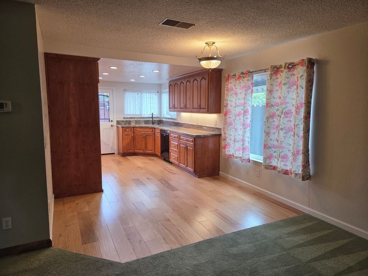 2827 Owens St - Photo 6 of 30