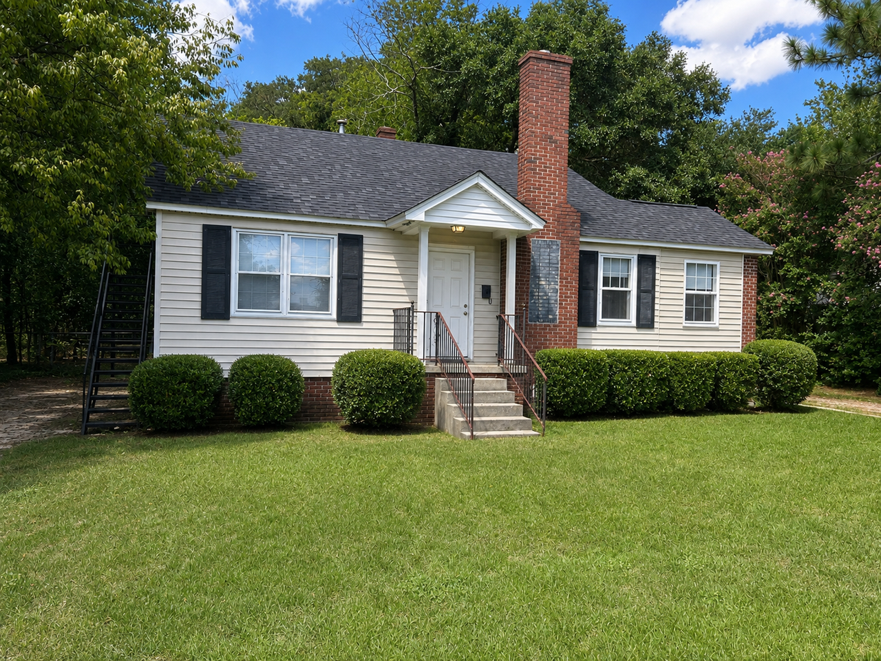 2015-A Holt Dr