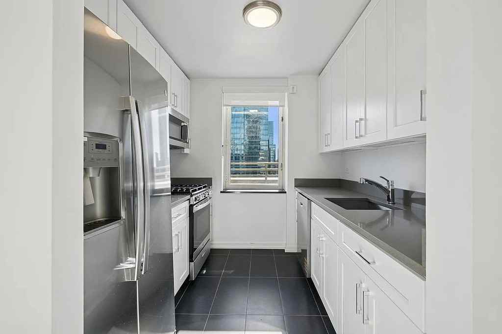 West 42nd Street #18T - Photo 4 of 6