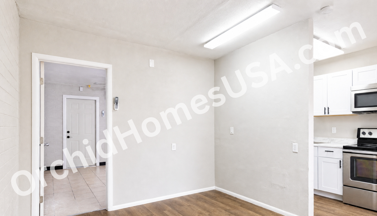 505 W 10th St #G - Photo 3 of 10