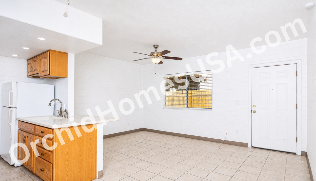 505 W 10th St #F - Photo 4 of 13