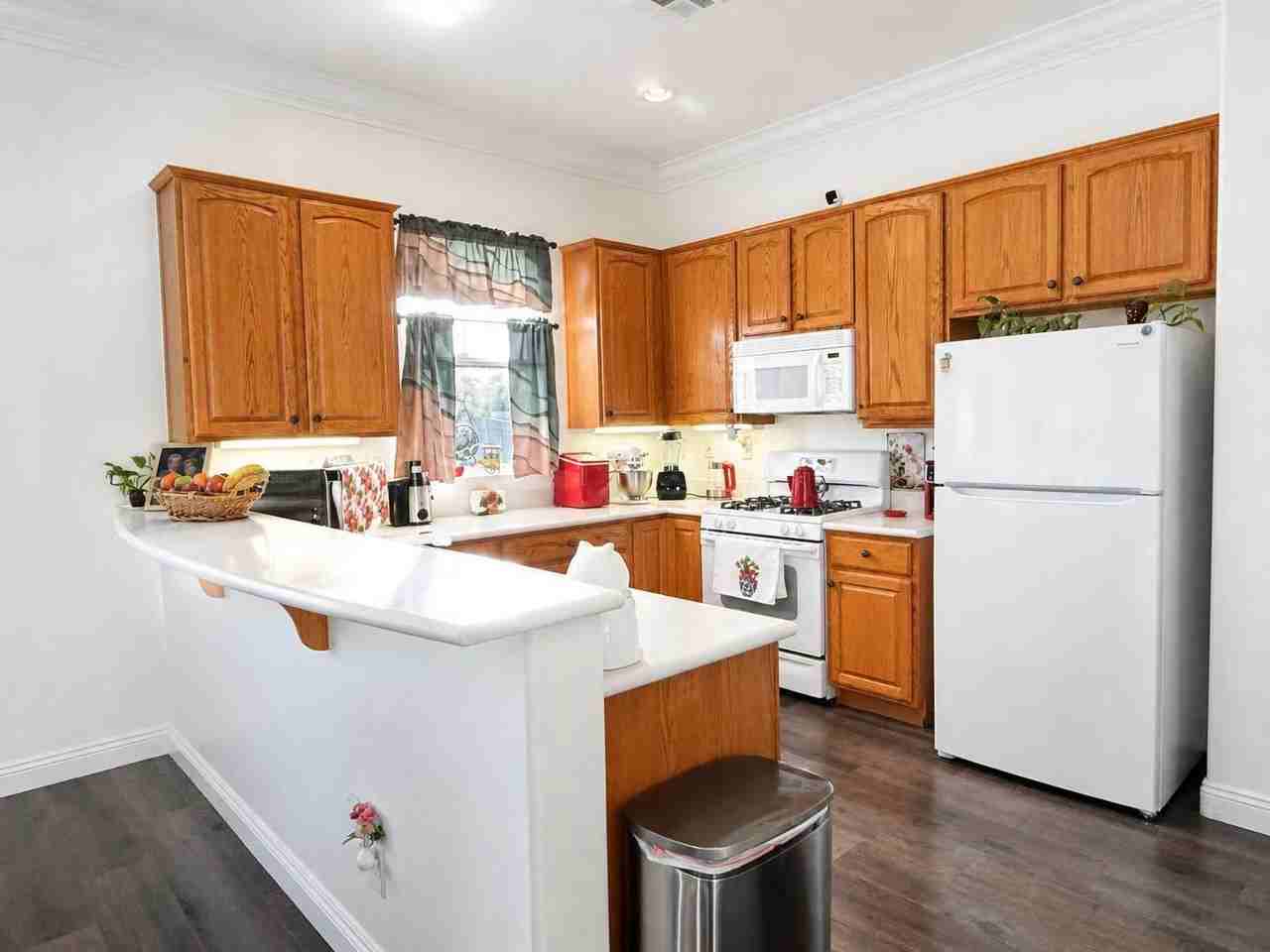 1085 Northview Dr #1 - Photo 6 of 21