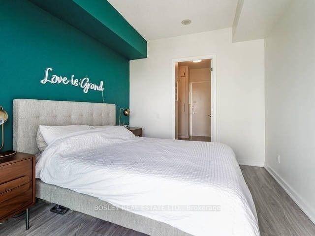 103 The Queensway #1714 - Photo 6 of 14