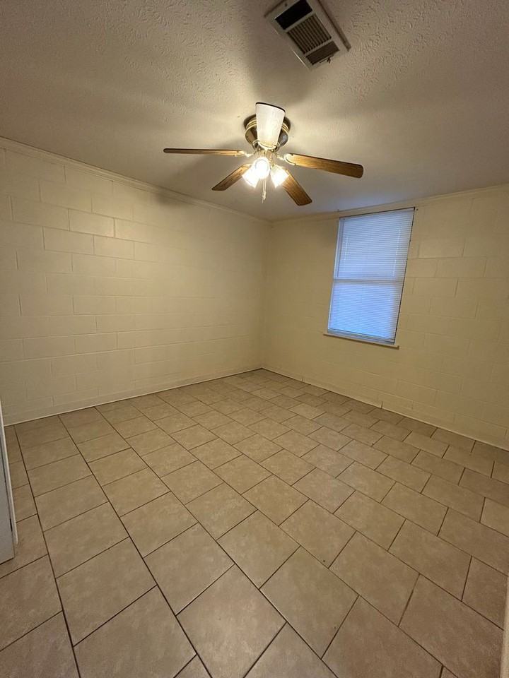 208 Tyler Rd - Photo 3 of 13