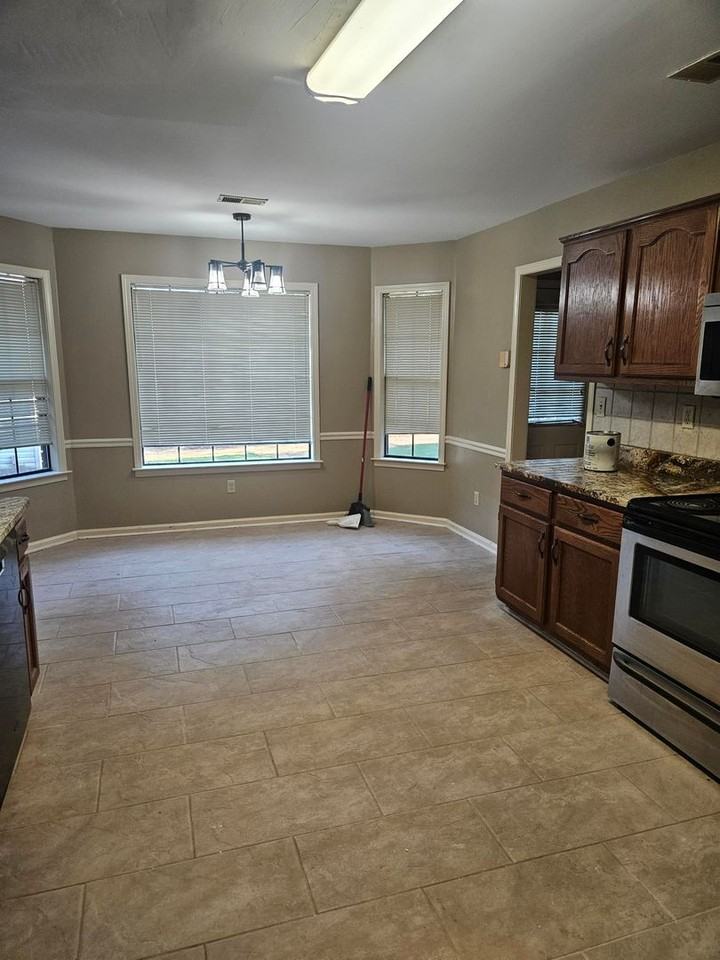 3741 Westridge Cv - Photo 3 of 11