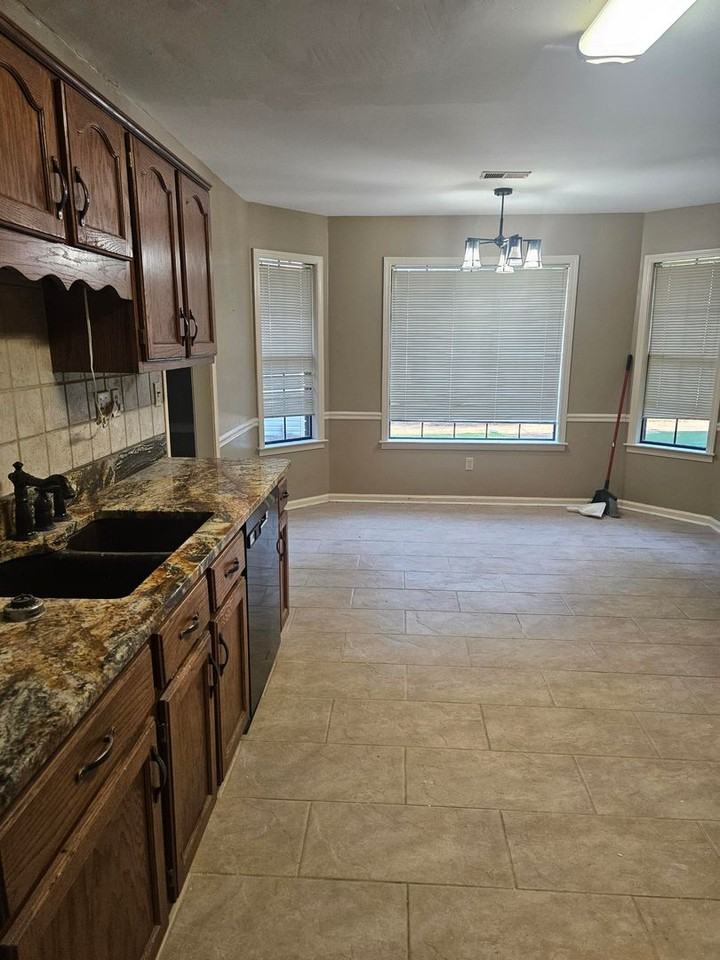 3741 Westridge Cv - Photo 7 of 11