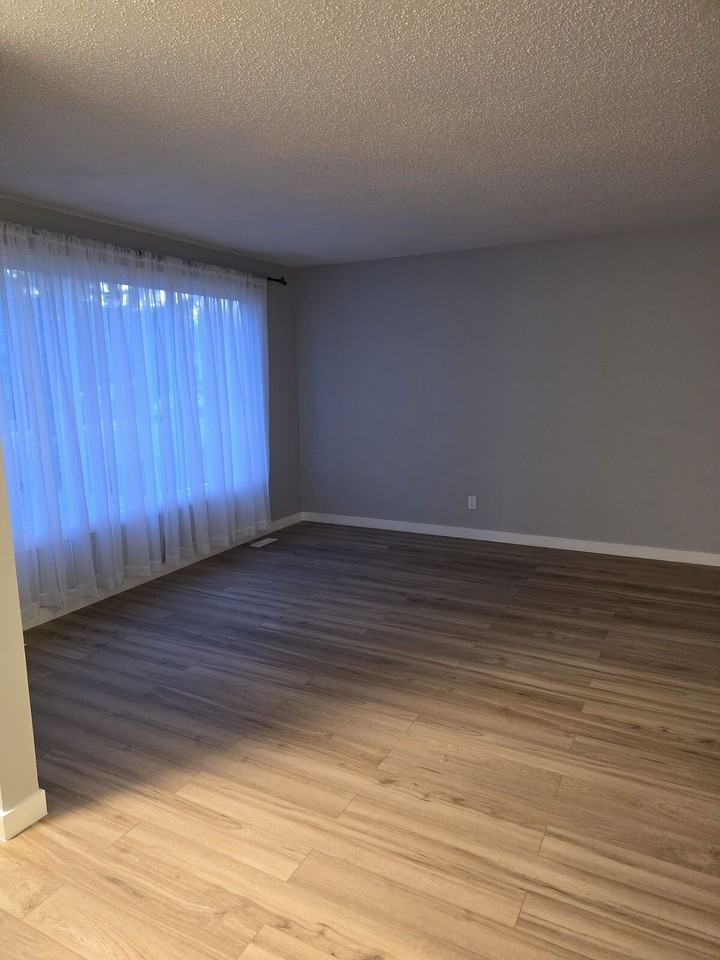 106 Sandstone Cres Se - Photo 3 of 37