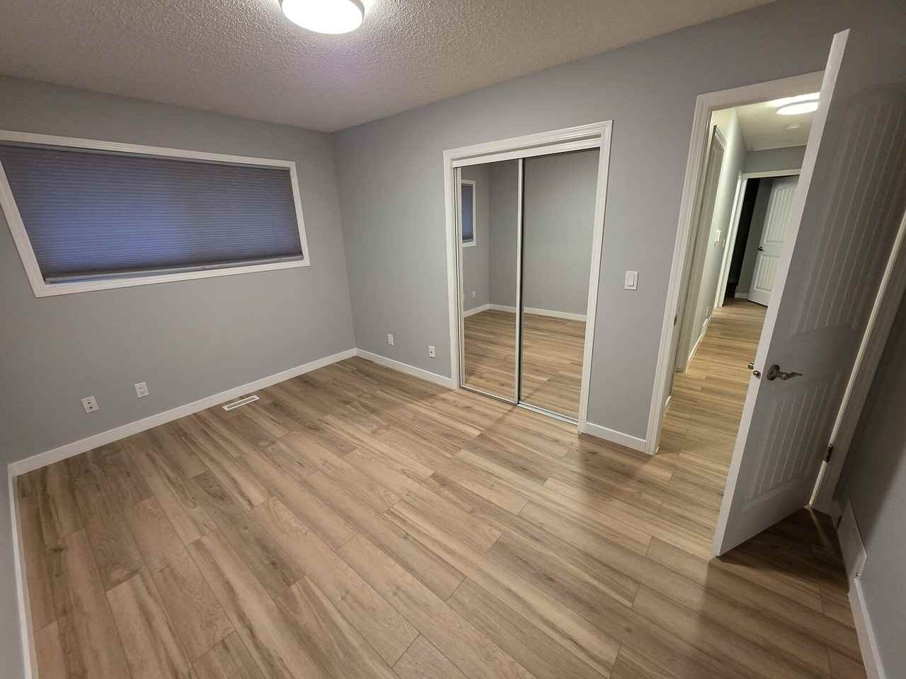 106 Sandstone Cres Se - Photo 5 of 37