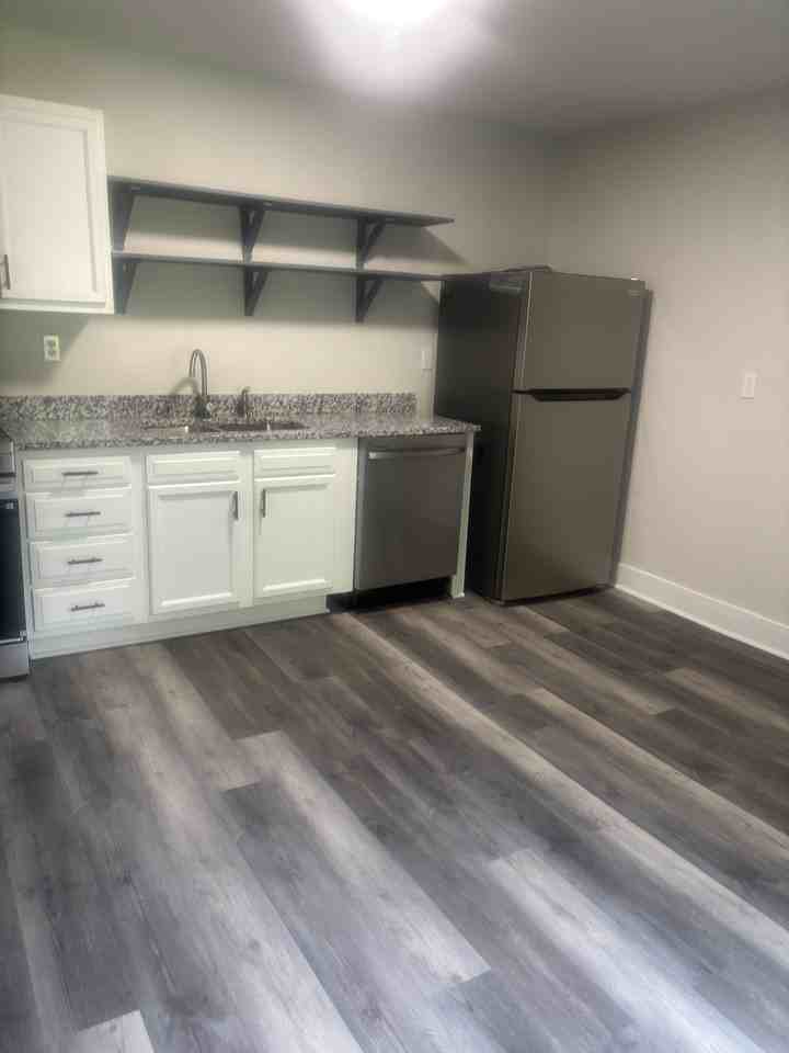 51 Mullis St #B - Photo 2 of 8