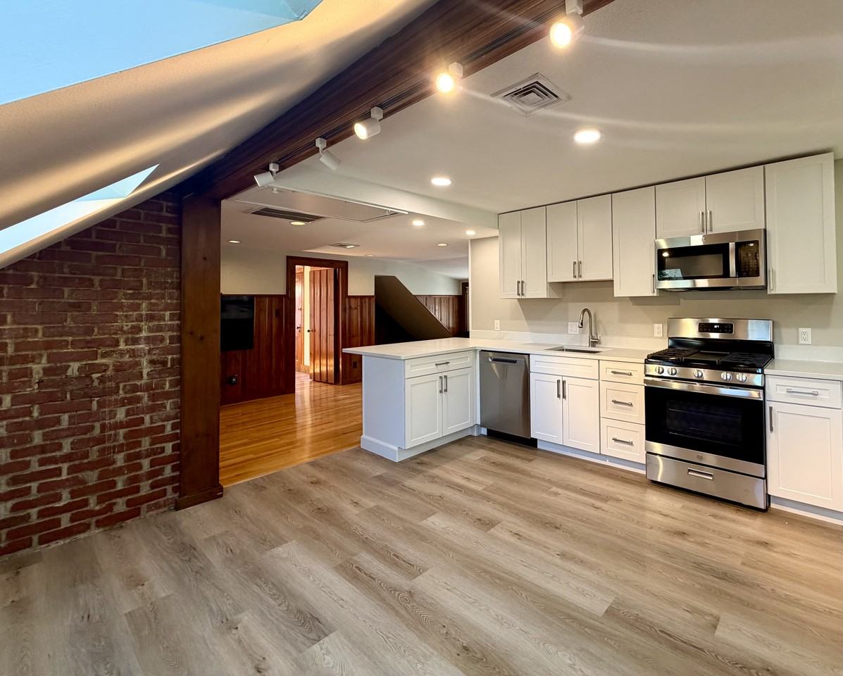 7 Lovejoy St #3 - Photo 4 of 13