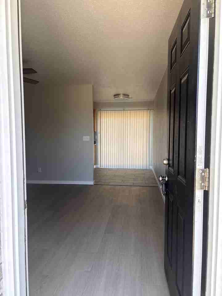 803 E 1st St #803 - Photo 4 of 28