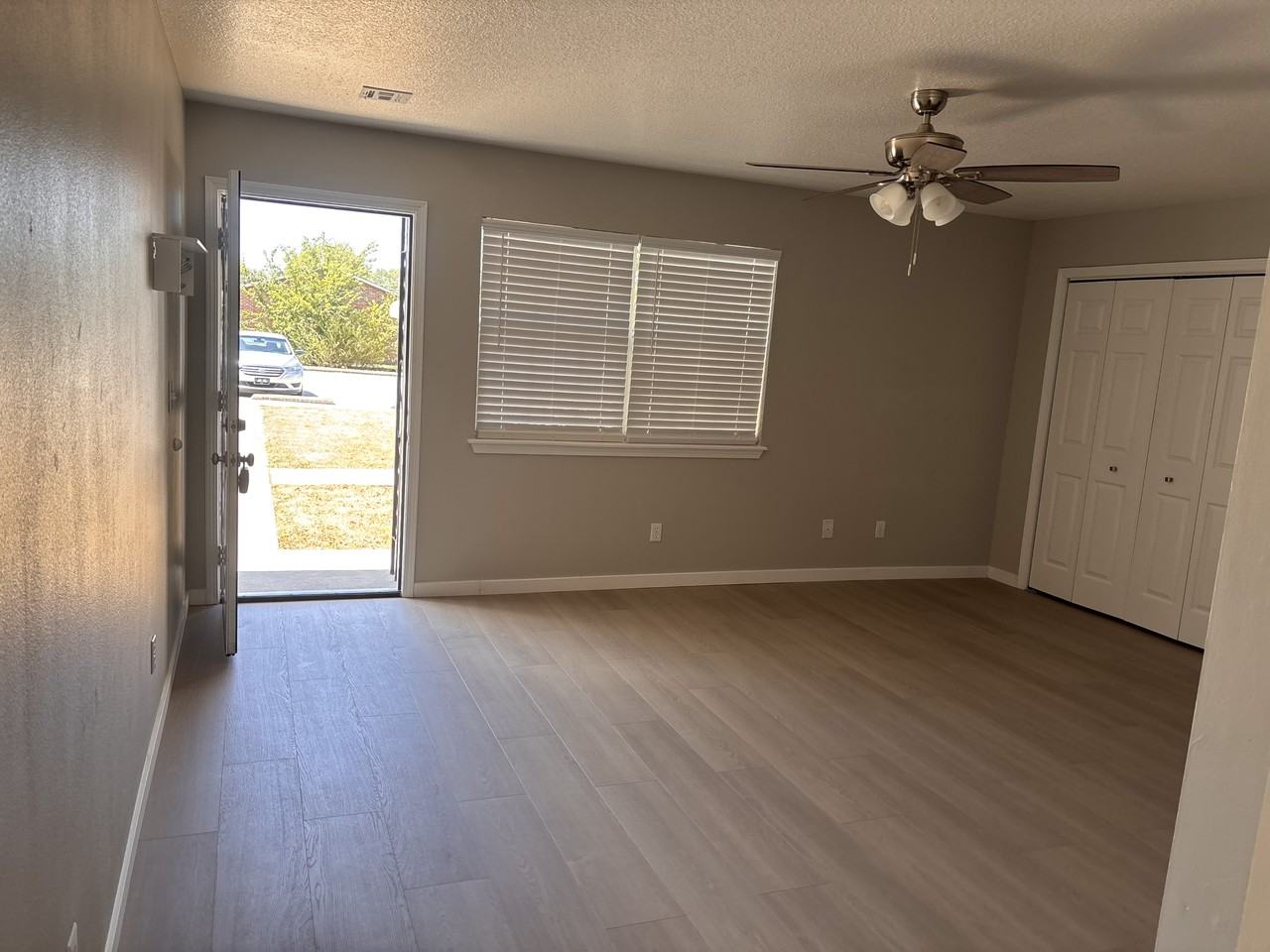 803 E 1st St #803 - Photo 5 of 28