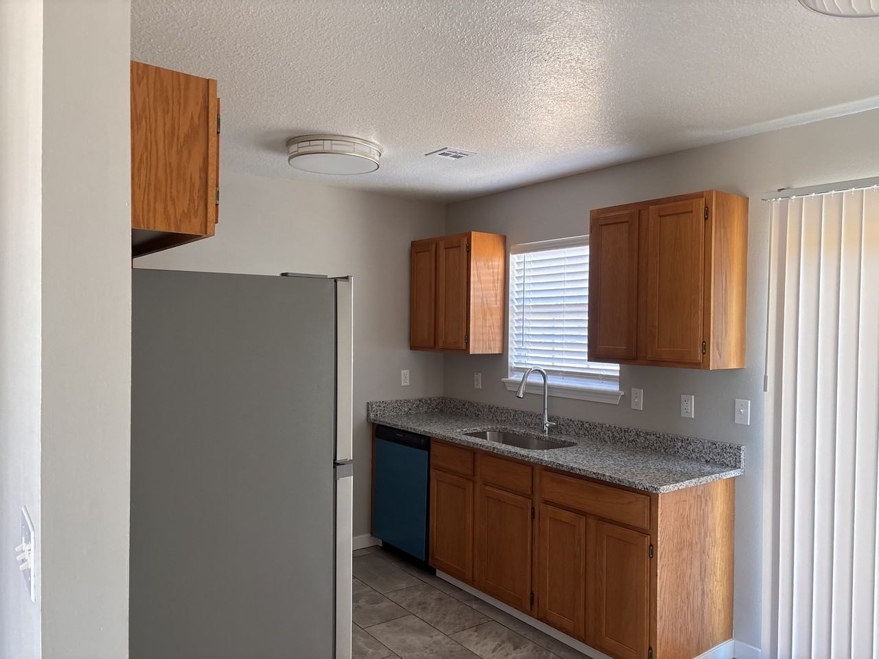 803 E 1st St #803 - Photo 7 of 28