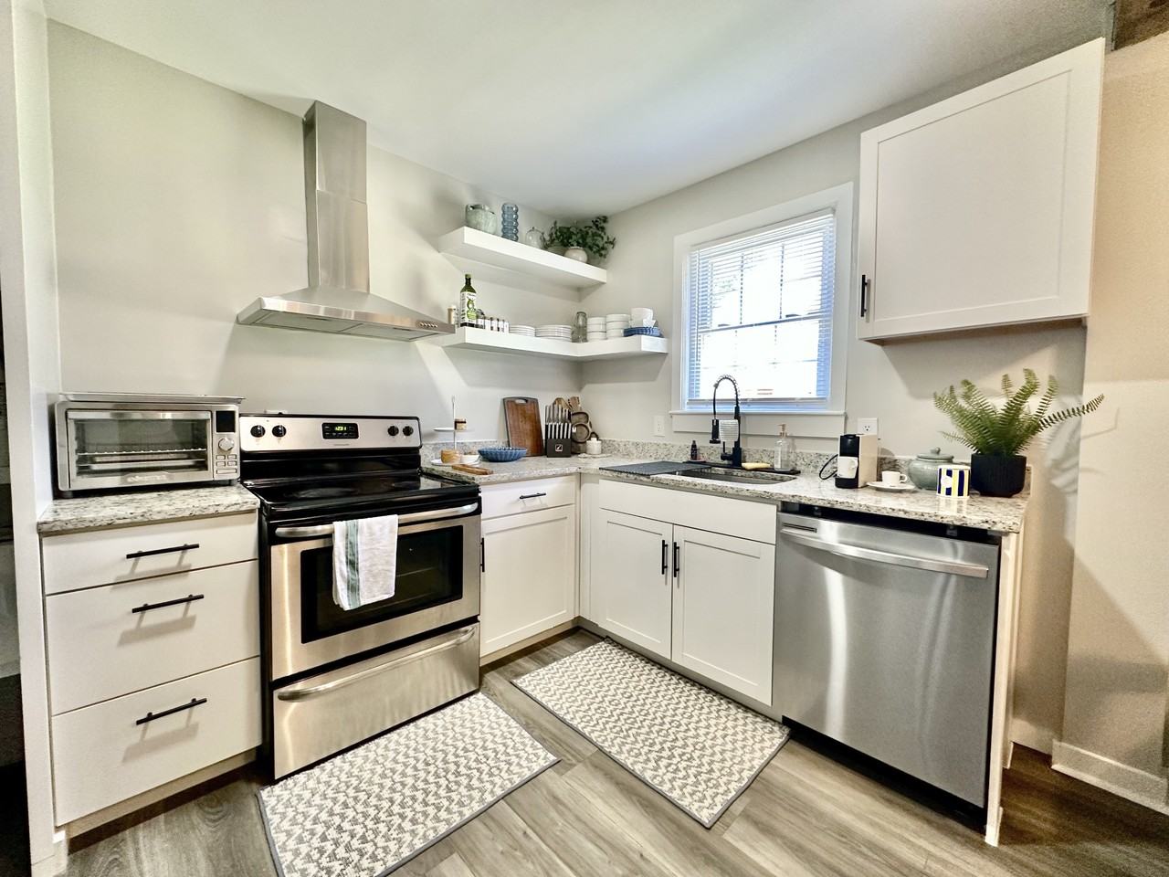 606 Blackstone Ave #NA - Photo 7 of 14