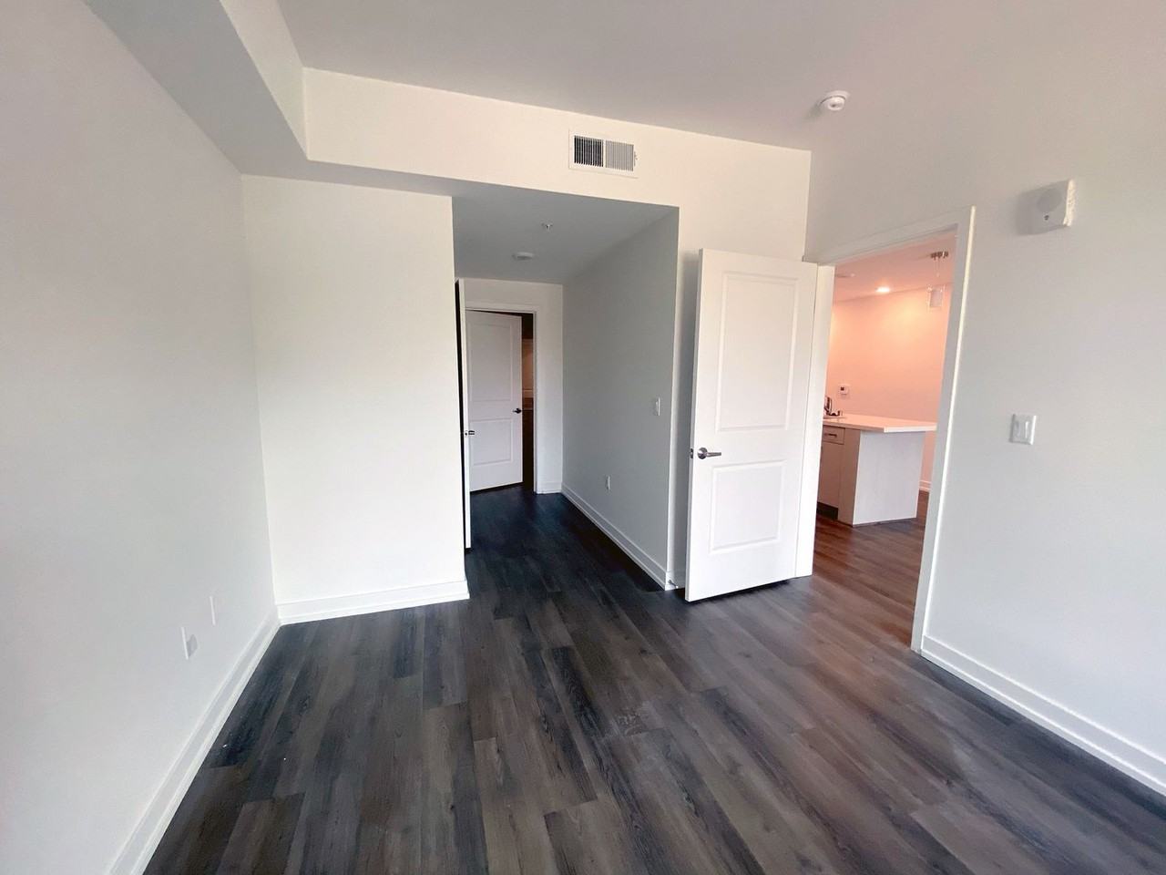 Monticello Apartments in Valencia! - Photo 3 of 7
