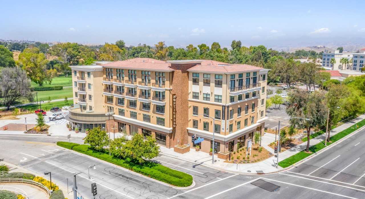 Monticello Apartments in Valencia! - Photo 6 of 7