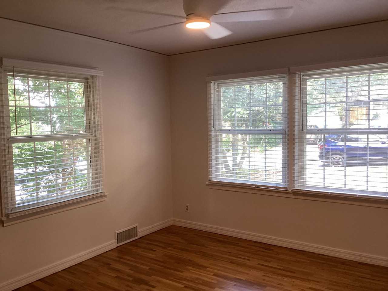 433 W Adams St #NA - Photo 6 of 8
