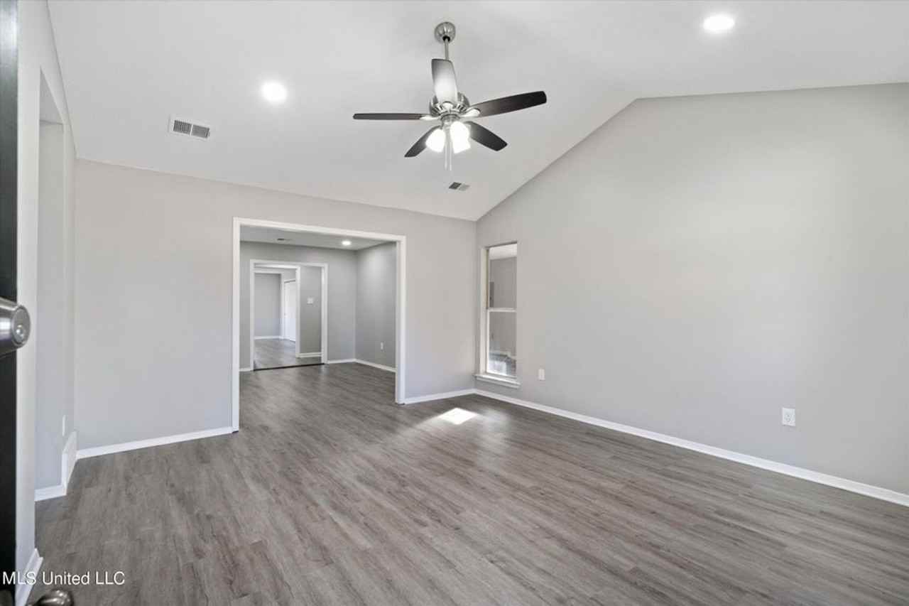 3865 Shadow Oaks Pkwy - Photo 2 of 14