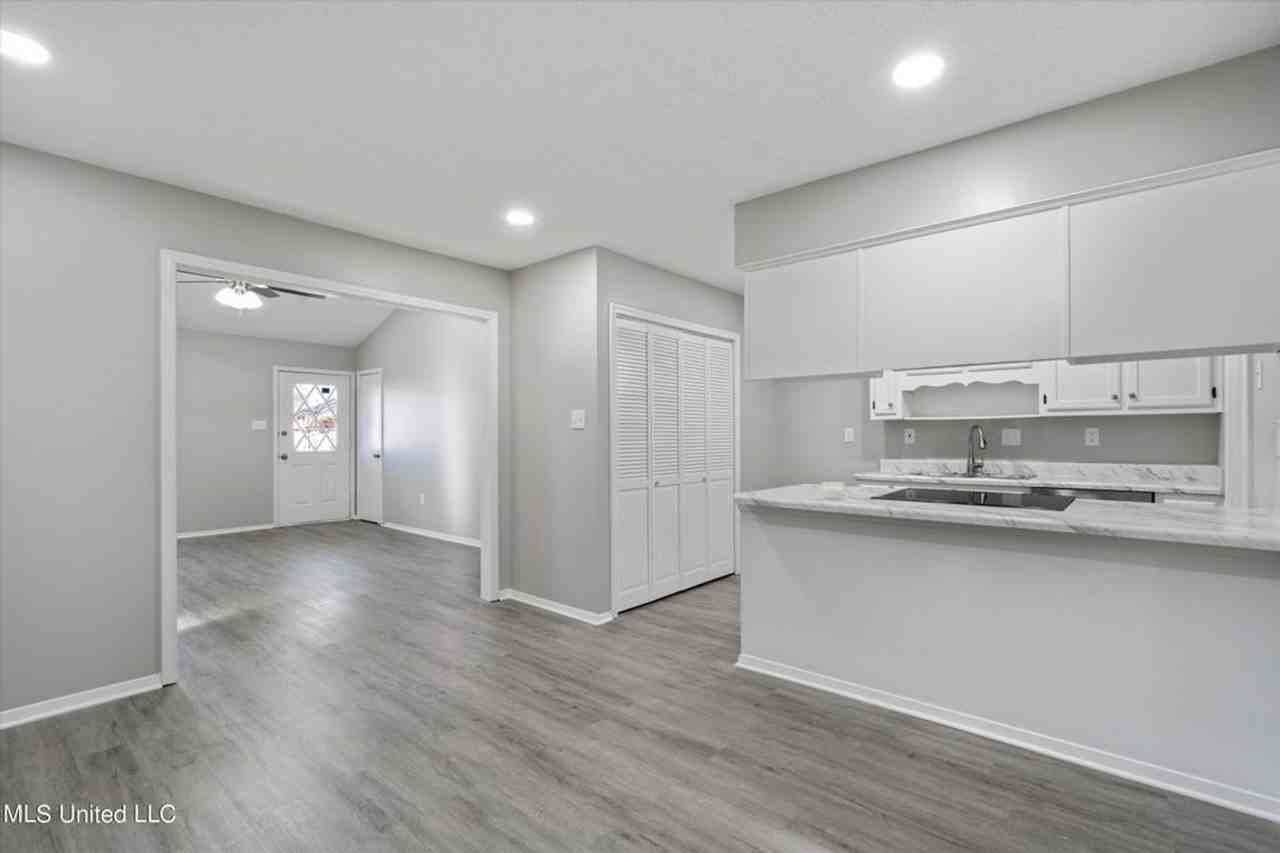 3865 Shadow Oaks Pkwy - Photo 5 of 14