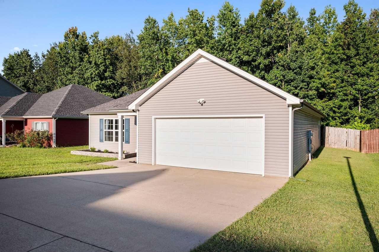 1388 Freedom Dr - Photo 3 of 33