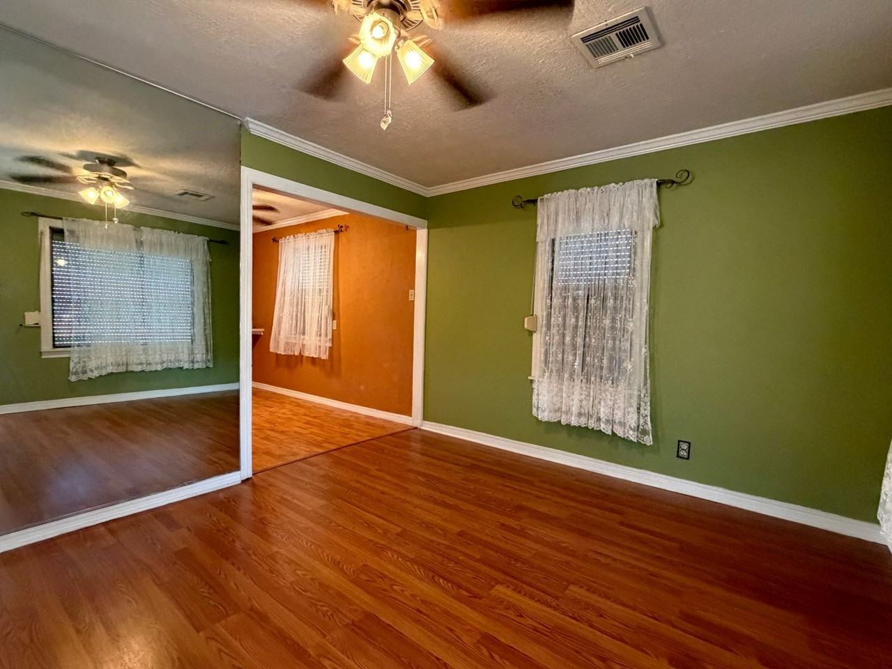 1212 Nw Lincoln Ave - Photo 2 of 11