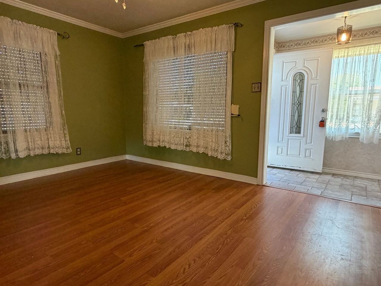 1212 Nw Lincoln Ave - Photo 4 of 11