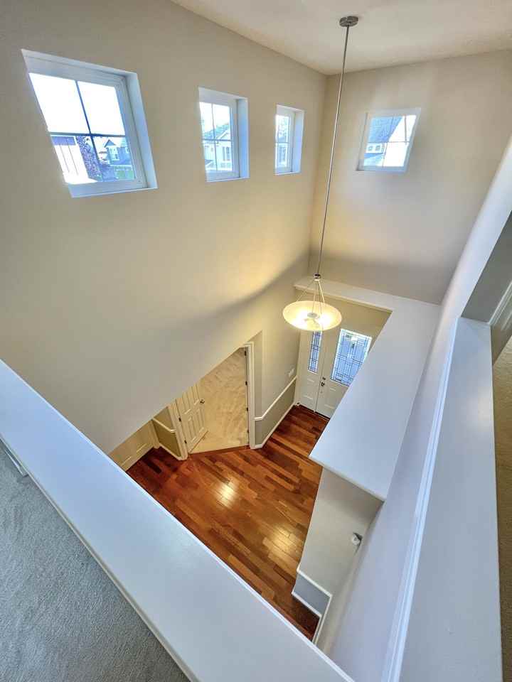 215 Chelan Ave Ne #NA - Photo 3 of 17