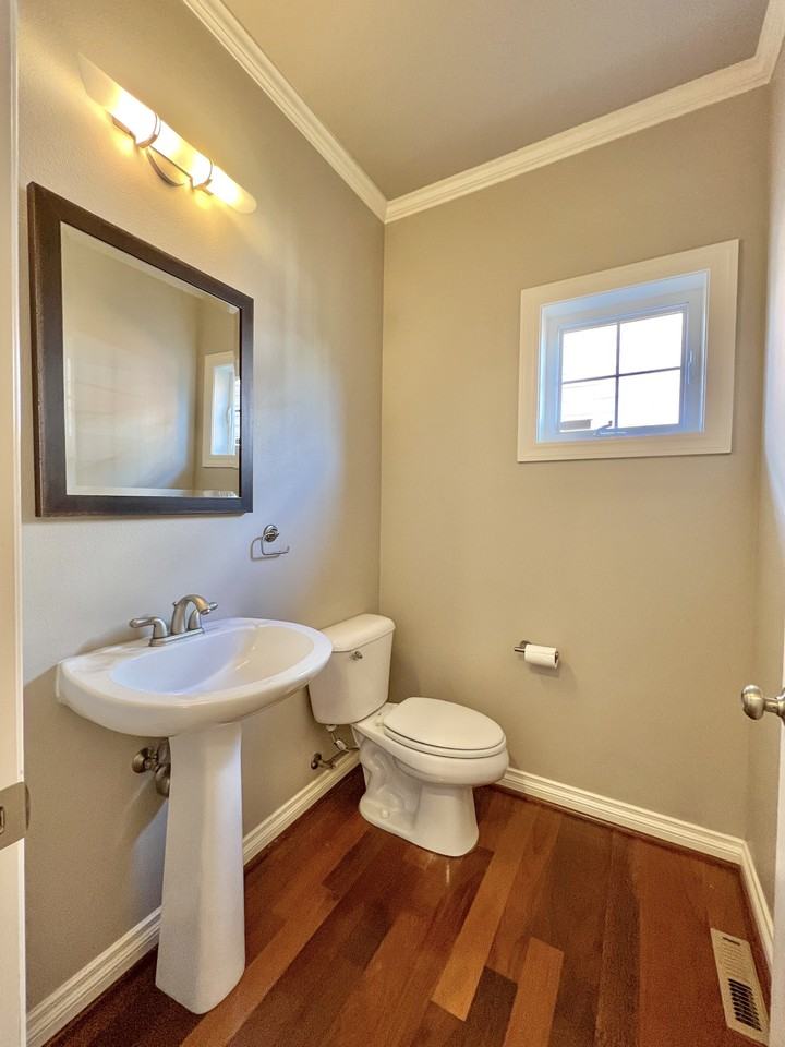 215 Chelan Ave Ne #NA - Photo 4 of 17