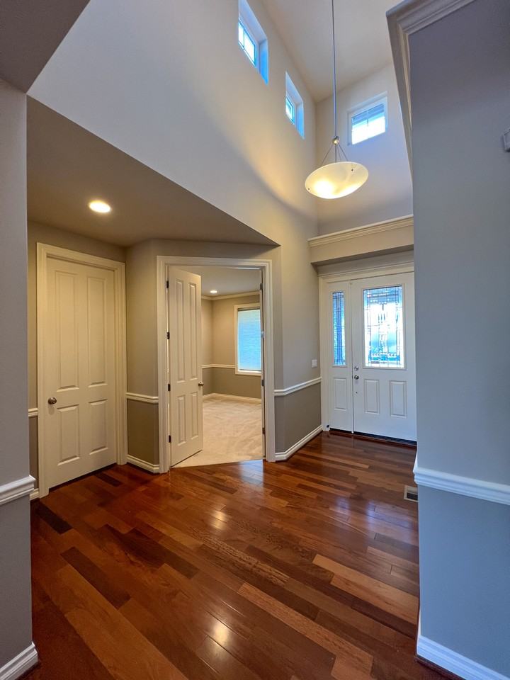 215 Chelan Ave Ne #NA - Photo 5 of 17
