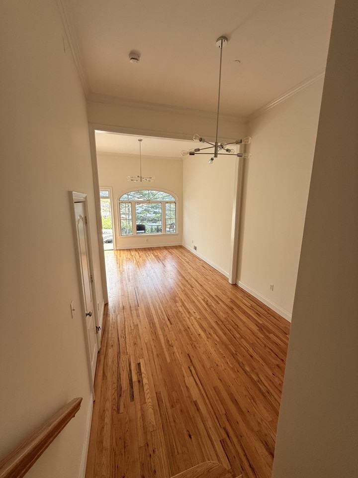 44 Wiman Pl - Photo 2 of 11
