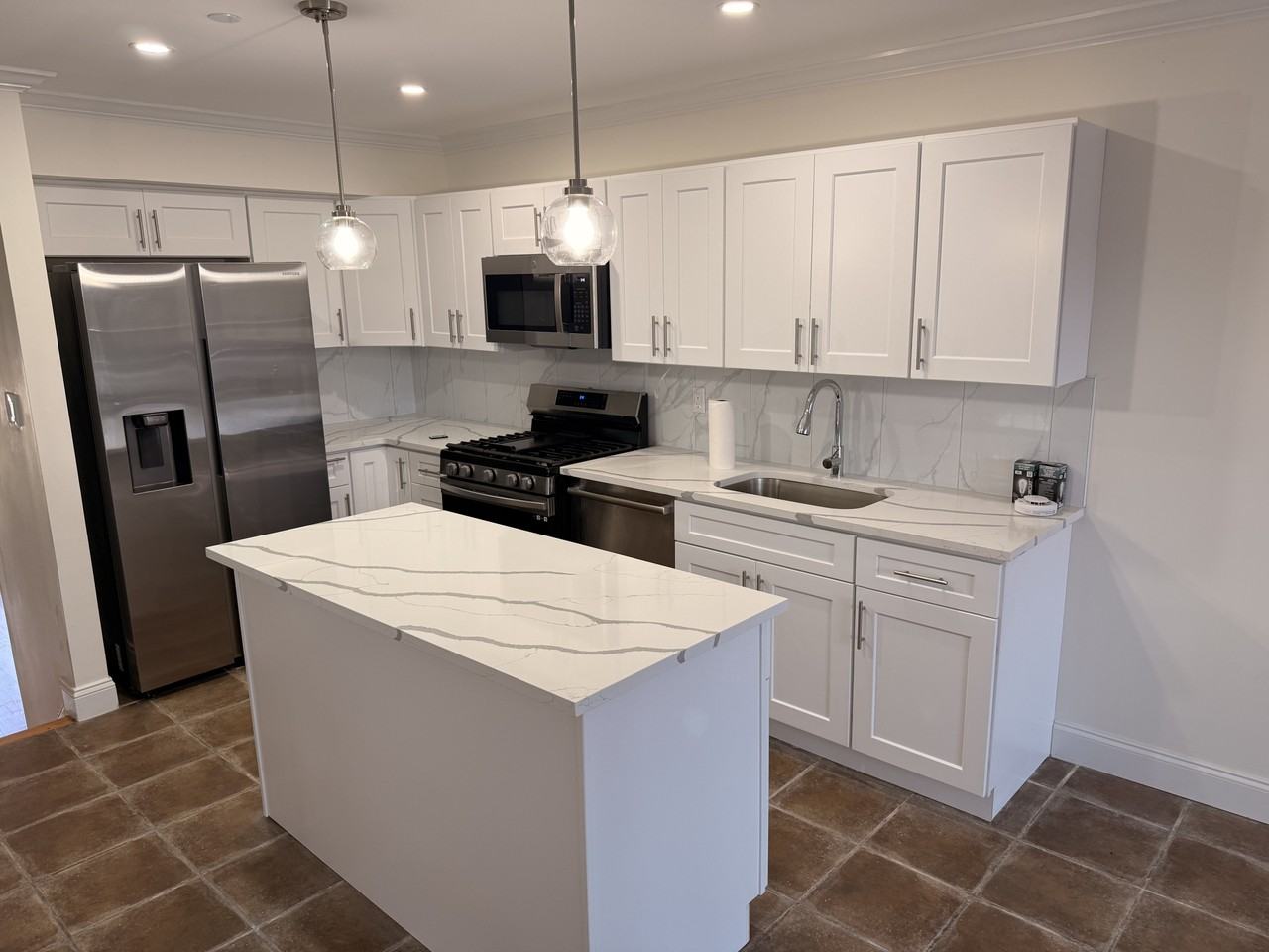 44 Wiman Pl - Photo 3 of 11