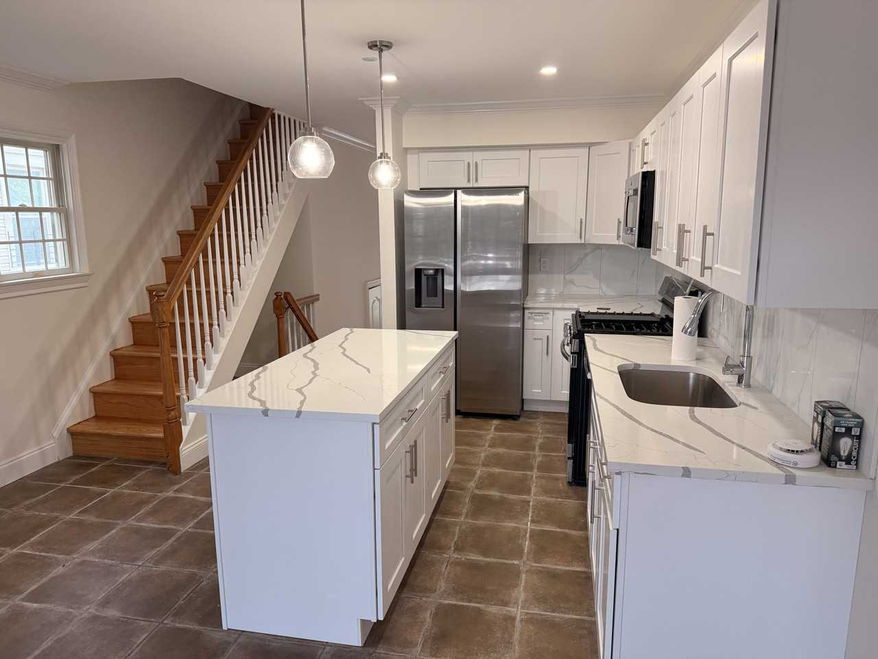 44 Wiman Pl - Photo 4 of 11
