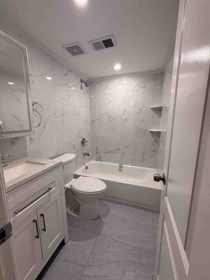 44 Wiman Pl - Photo 7 of 11