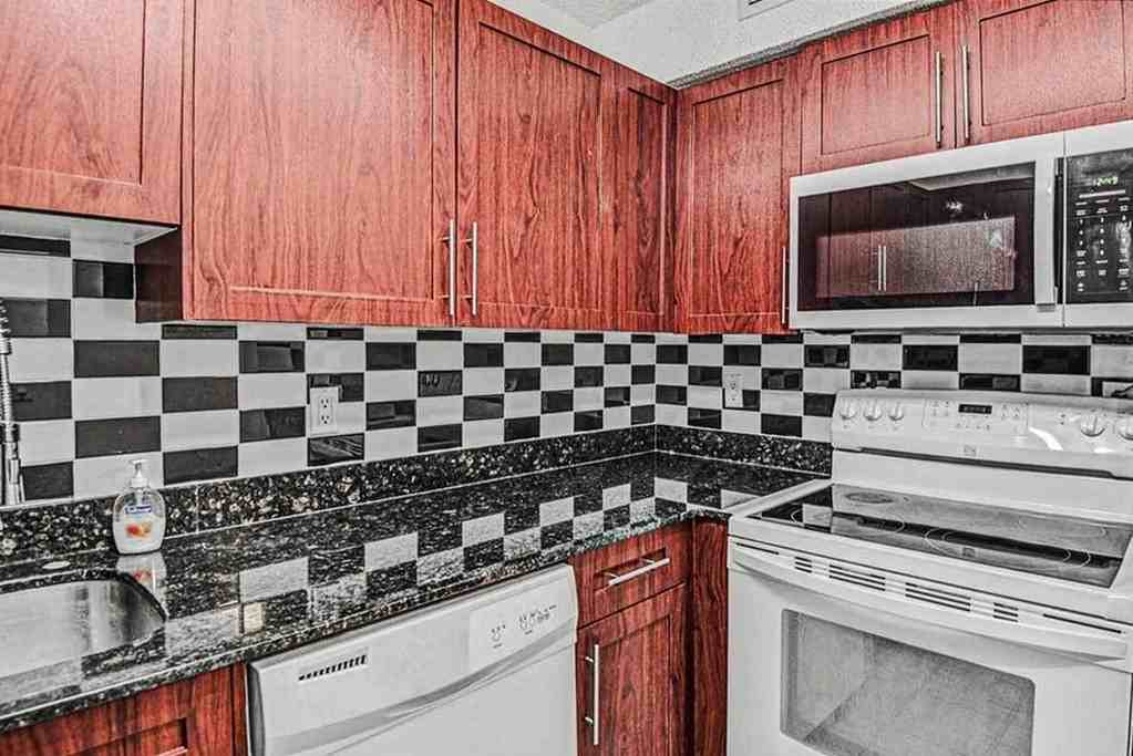1900 25a St Sw - Photo 7 of 17