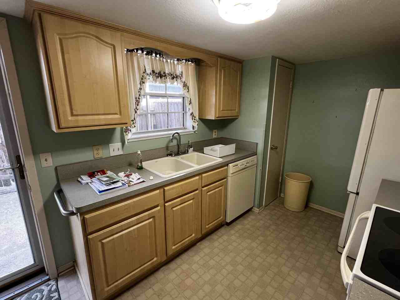 2700 N 16th St #47 - Photo 2 of 6
