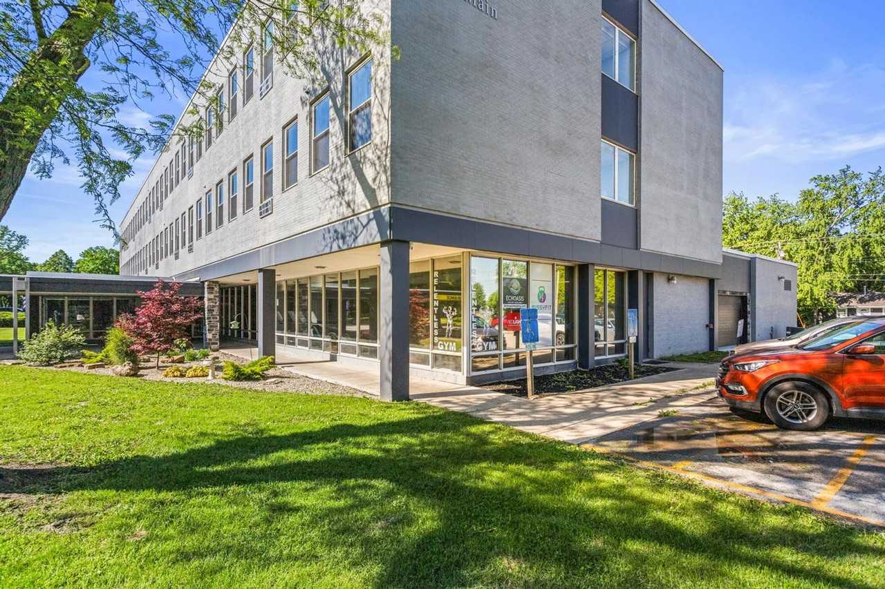 703 N Park/704 N Main - Photo 2 of 50