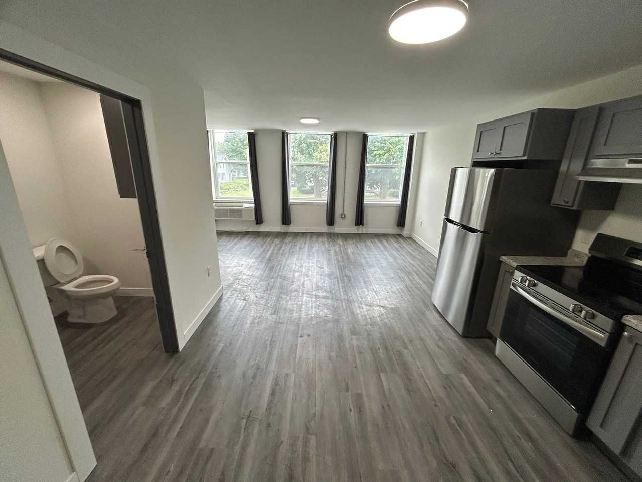 703 N Park/704 N Main - Photo 3 of 50