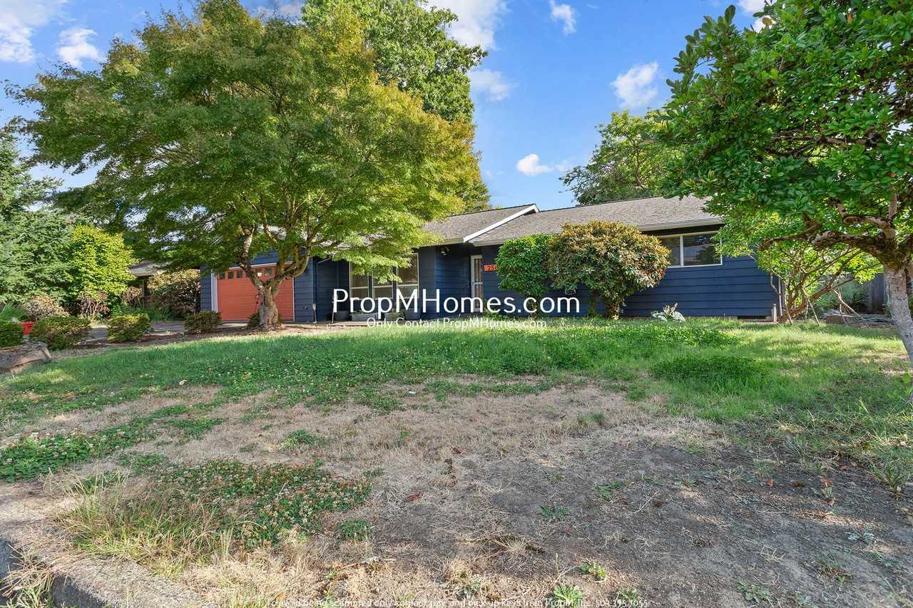 2560 Se Spruce St - Photo 2 of 44