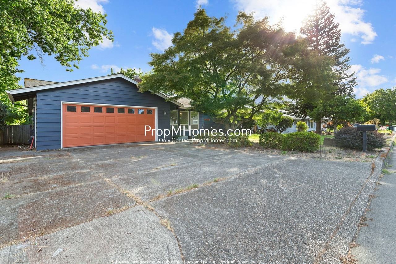 2560 Se Spruce St - Photo 3 of 44
