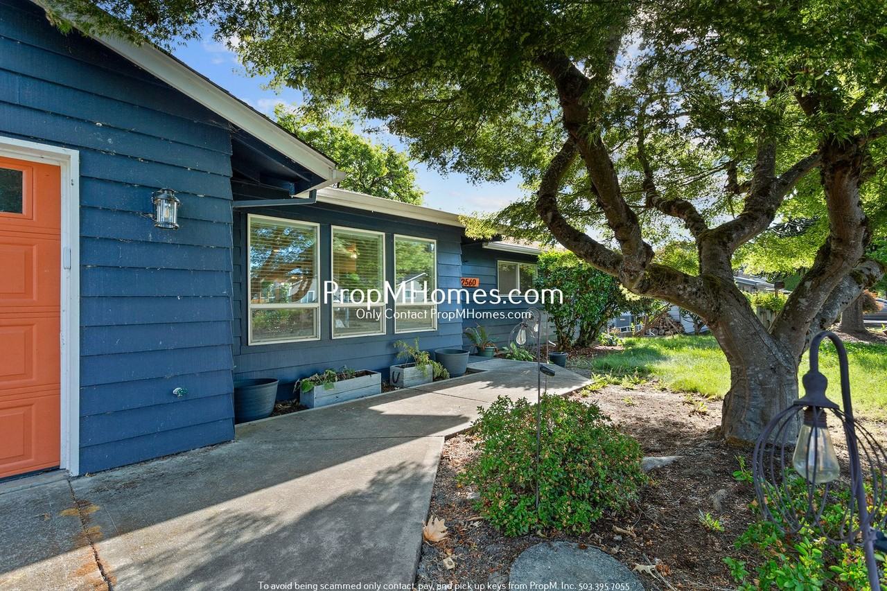 2560 Se Spruce St - Photo 4 of 44