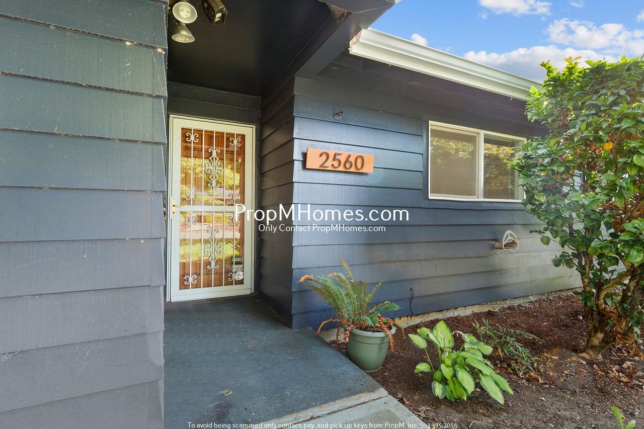 2560 Se Spruce St - Photo 5 of 44