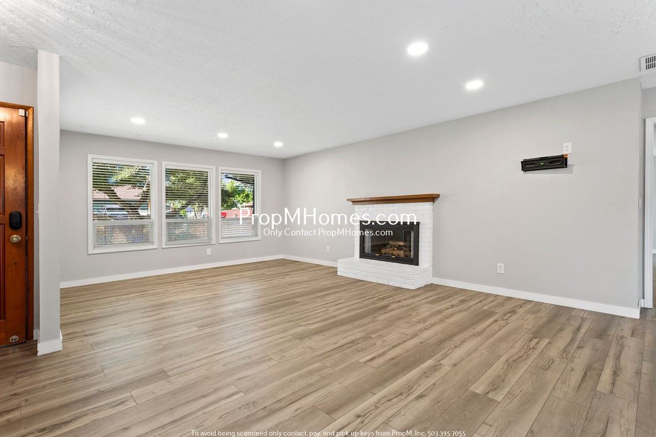 2560 Se Spruce St - Photo 6 of 44