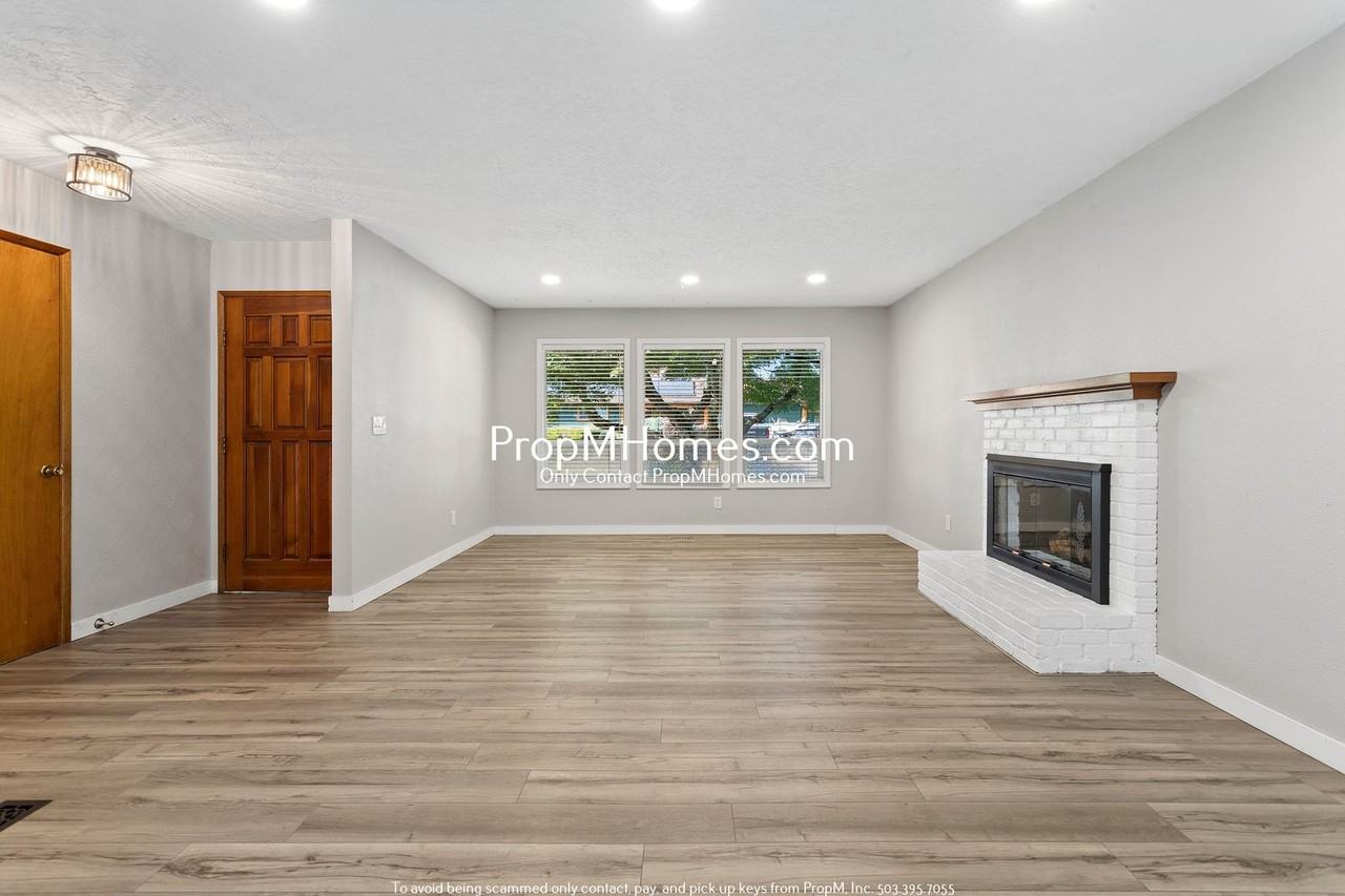 2560 Se Spruce St - Photo 7 of 44